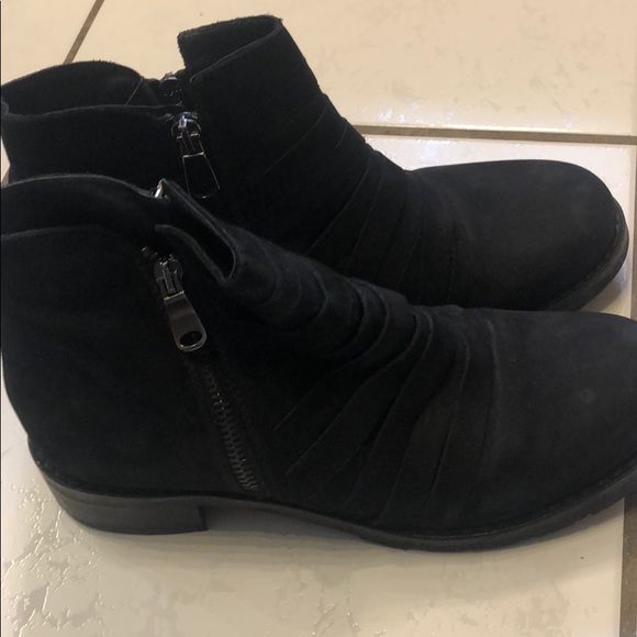 Italian made boots. Black.  Size 39. EUC - Picture 5 of 7